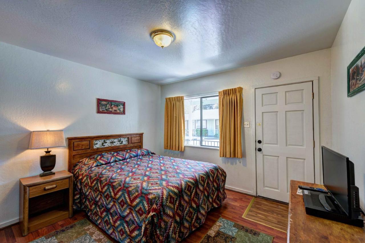 Lake Shasta Lodge Lakehead Экстерьер фото